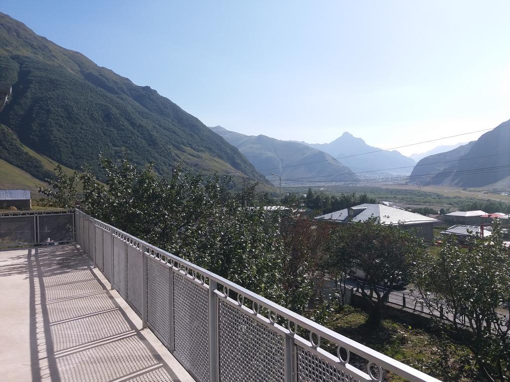 Guest House Sandro Kazbegi Exterior foto