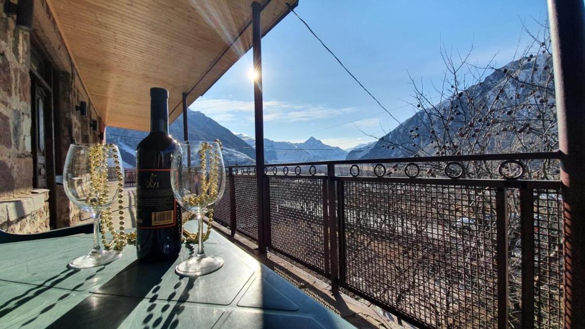 Guest House Sandro Kazbegi Exterior foto