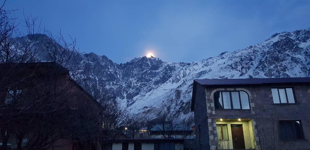 Guest House Sandro Kazbegi Exterior foto